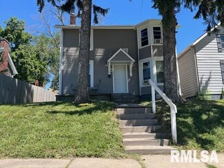 1820 E 11th St, Davenport, IA 52803