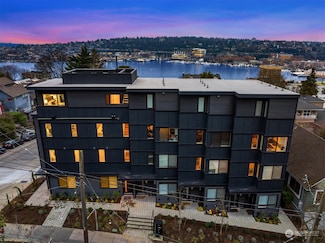 1426 Taylor Ave N, Seattle, WA 98109