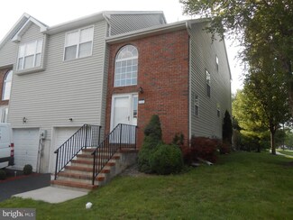 124 Tulip Ln, Ewing, NJ 08638