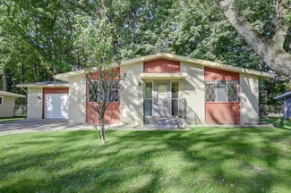 2900 Elmwood St, Portage, IN 46368