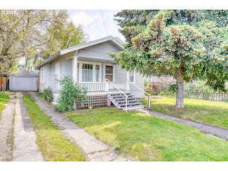 1206 E 9th St, the Dalles, OR 97058