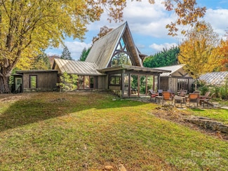 113 Forest Hills Dr, Black Mountain, NC 28711