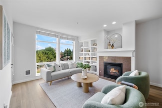 3221 SW Avalon Way Unit 207, Seattle, WA 98126