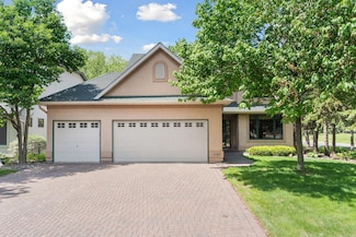 10404 Spyglass Dr, Eden Prairie, MN 55347