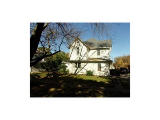 112 E 8th St, Tipton, IA 52772