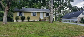 5 Vandenburg Ln, Clifton Park, NY 12065