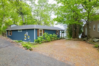 2 Knollwood Place, Andover, NJ 07821