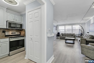2000 Linwood Ave Unit 4P, Fort Lee, NJ 07024