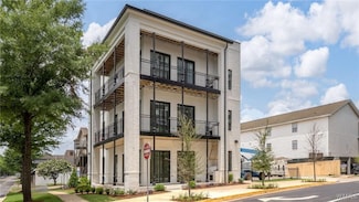 1300 Paul William Bryant Dr Unit 100, Tuscaloosa, AL 35401