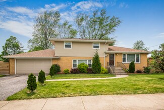 8446 Normandy Ave, Burbank, IL 60459