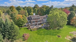 166 Old Main St, New London, NH 03257