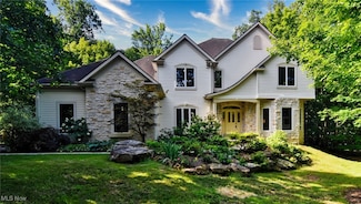 7985 Bainbrook Dr, Chagrin Falls, OH 44023