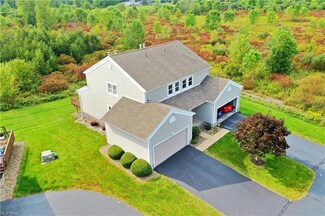215 Pineview Dr NE, Warren, OH 44484