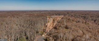 8311 Daisy Ln, King George, VA 22485