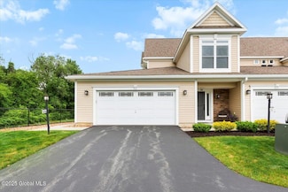 614 Lois Ln, Schenectady, NY 12304