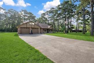 13985 Lillard Ln, Old River-Winfree, TX 77535