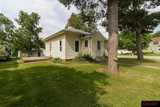 717 717 Ne 2nd Ave, Waseca, MN 56093