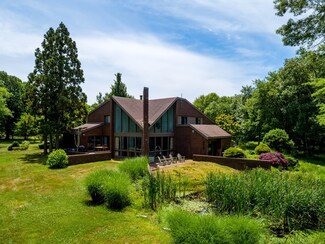 26 Shore Acres Rd, South Dartmouth, MA 02748