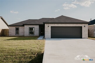 305 Turkey Ln, Victoria, TX 77905