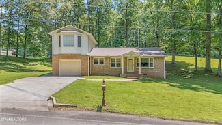 717 Renfro Rd, Harriman, TN 37748