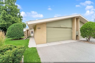 1231 W Nicolet Cir, Appleton, WI 54914