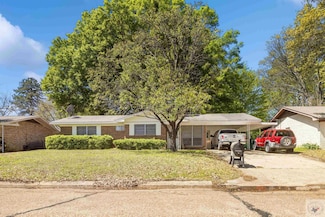 111 Royale Dr, Texarkana, TX 75503