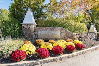 2 Longwood Ln Unit 209, Hanover, MA 02339