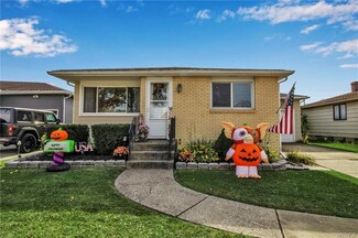 29 Poinciana Pkwy, Buffalo, NY 14225