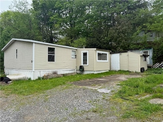 53 Penguin Dr, Munsons Corners, NY 13045