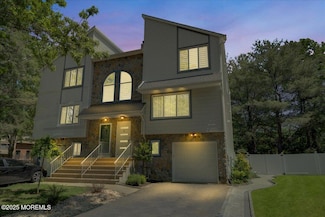85 Lone Star Ln, Manalapan, NJ 07726