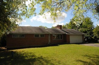22W385 Crest Ave, Medinah, IL 60157