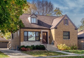 2452 S 5th Ave, Riverside, IL 60546