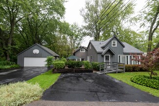 108 Fern Dr, Island Lake, IL 60042