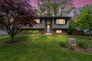 917 N Coolidge Ave, Palatine, IL 60067