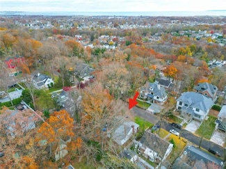 265 Edinboro Rd, State Island, NY 10306