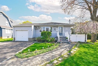 2836 Grand Ave, Bellmore, NY 11710