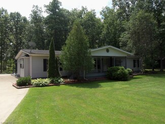 16765 Peters Rd, Middlefield, OH 44062
