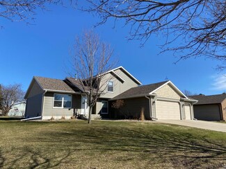 801 Briarwood Dr, Worthington, MN 56187