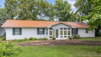 205 E Layton St, Chelsea, OK 74016