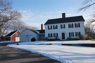 121 River Rd, Cape Neddick, ME 03902