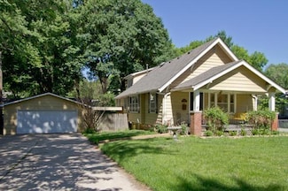 5104 Belinder Ave, Westwood, KS 66205