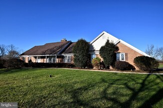 861 Sunset Ln, Telford, PA 18969