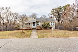 19 Kingston St, North Dartmouth, MA 02747
