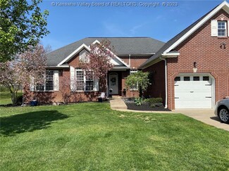 207 Plantation Dr, Mineral Wells, WV 26150