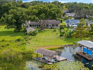 31300 Saunders Dr, Tavares, FL 32778