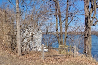 57 Poor Farm Rd, Alburgh, VT 05440