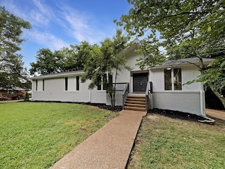 203 Snug Harbor Dr, Hendersonville, TN 37075