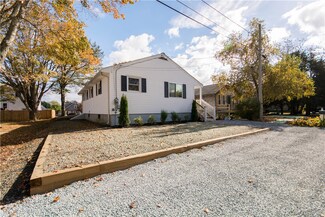 35 Dighton Ave, Portsmouth, RI 02871