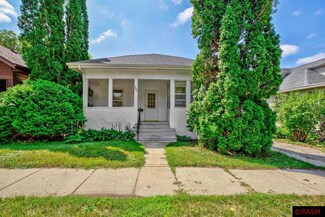 305 305 Nicollet Ave, North Mankato, MN 56003