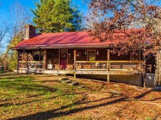 51 Meadow Woods Dr, Hendersonville, NC 28792